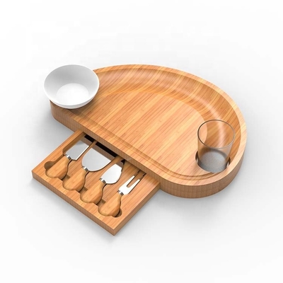 Tabla de corte de queso de bambú con forma de concha semicírculo y set de cuchillo para diseños personalizados