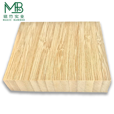 El material principal es el bambú, el contrachapado natural de grano vertical con emisión de formaldehído E0 y el bambú